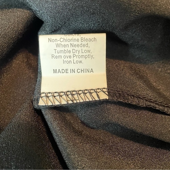 Long Black Maxi Dress with Long Sleeves and Banded Waist - Picture 15 of 15